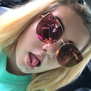 Meet your Posher, Tori